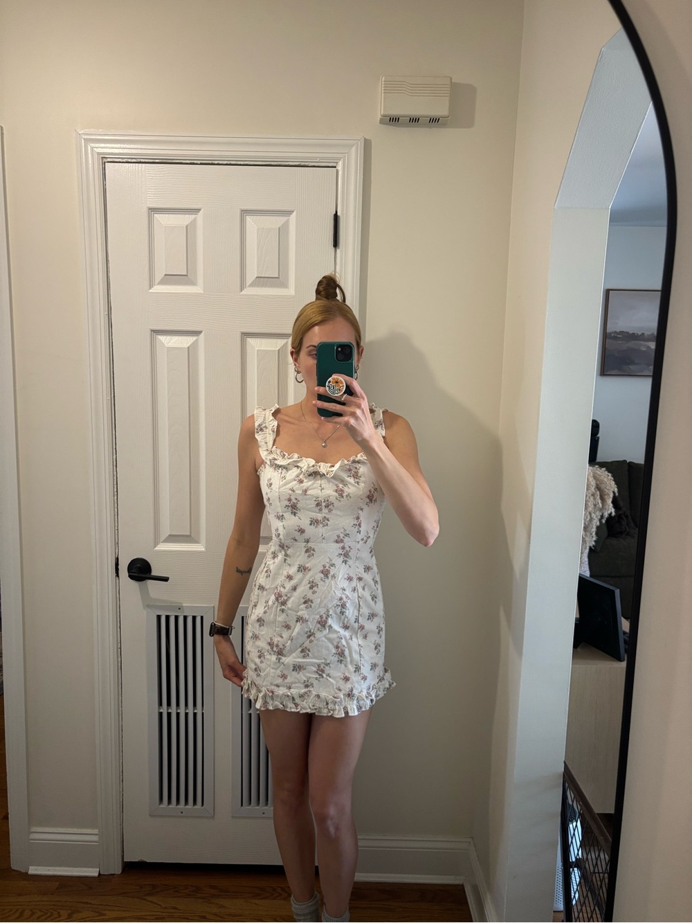 O. VIANCA mini white floral dress with ruffles size small